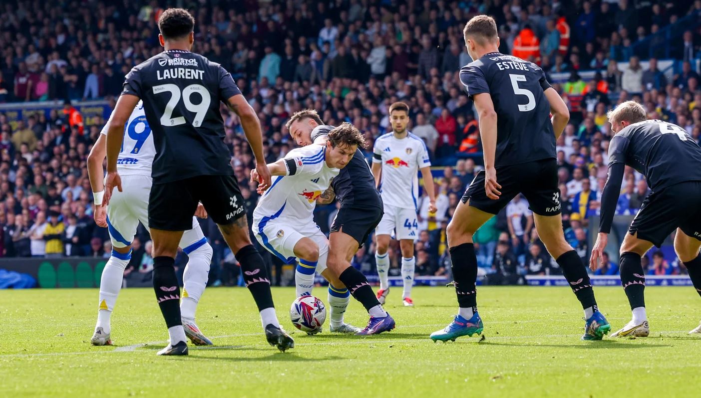 Leeds United vs Burnley (18:30 – 14/09) | Xem lại trận đấu